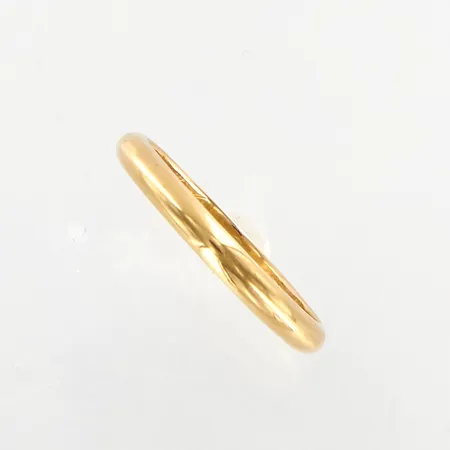 Ring slät, stl: 22¼, bredd: 3,1mm, gravyr, 18K,  Vikt: 4,7 g
