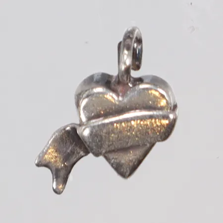 Hänge hjärta Efva Attling 10x10mm inklusive hängöglan (obs öglan defekt, klippt i)  Vikt: 1,2 g