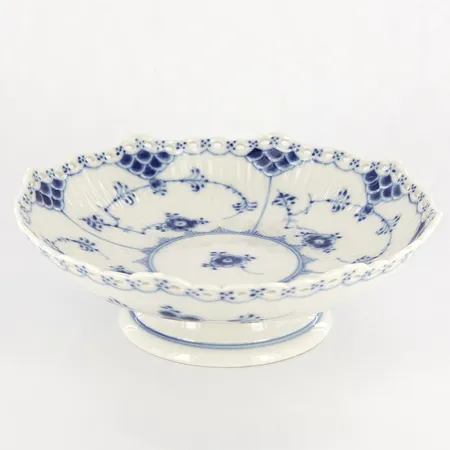 Skål/fat på fot, Musselmalet, Royal Copenhagen, helblond, nr 1023, höjd 5,5cm, Ø17cm, Danmark