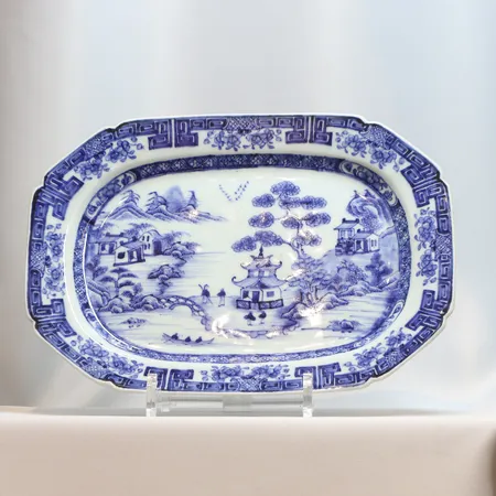 Stekfat Kina Qianlong (1736-95), 29,5x21,5cm, kompaniporslin, smärre ytslitage,  Skickas med postpaket.