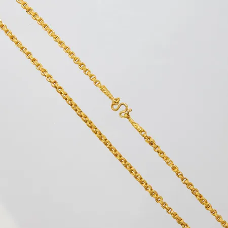 Kedja, längd ca 53,5cm, bredd 3,5mm, ihålig, thaiguld 1/2 baht, skadade länkar, 23K Vikt: 7,6 g