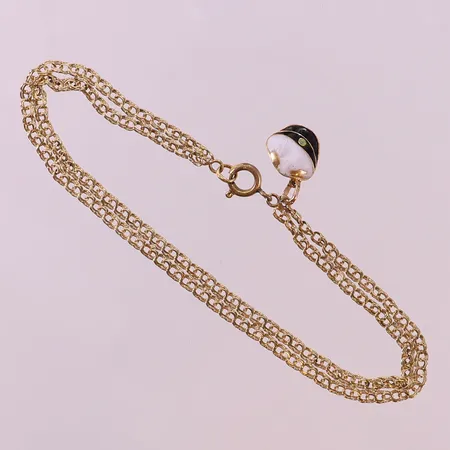 Armband två-randigt Bismarck, integrerat hänge studentmössa, längd 18cm, bredd 4,5mm, lås ej i guld, studentmössa med defekter, 18K.  Vikt: 3,9 g
