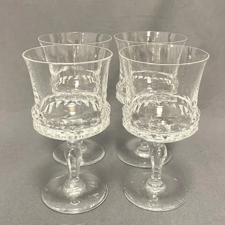 Fyra vitvinsglas, "Silvia", glas, formgivna av Ingeborg Lundin för Orrefors, höjd ca 14,5cm.  Skickas med postpaket.