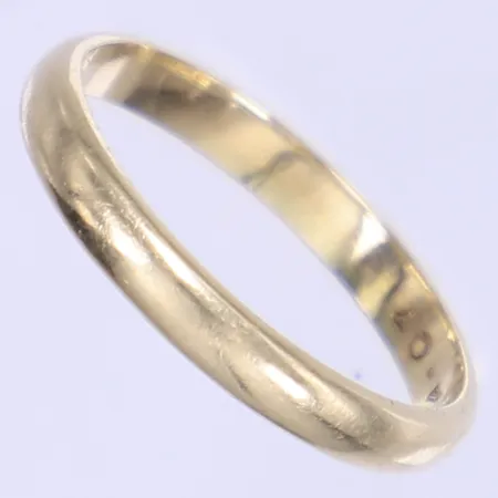 Ring, slät, stl 18¾, bredd 3mm, gravyr, 14K Vikt: 2,7 g