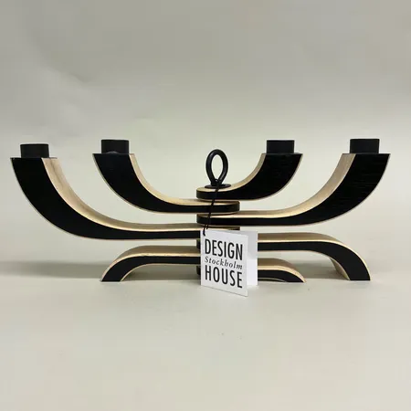 Ljusstake Nordic Light, fyrarmad, höjd 13cm, bredd 20,5cm, design Jonas Grundell, Design House, Stockholm, tag, etikett, svart/natur trä, hopfällbar Skickas med paket.