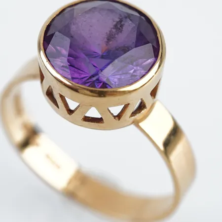 Ring m lila sten, stl 18(57), Ø11mm, 18k Vikt: 3,7 g