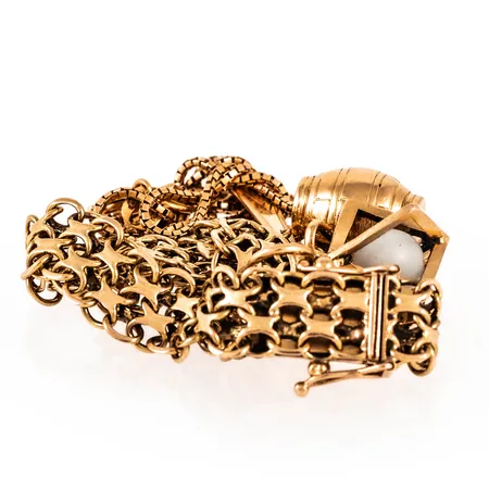 Diverse defekt/graverat guld i 18K. Vikt: 20,9g.