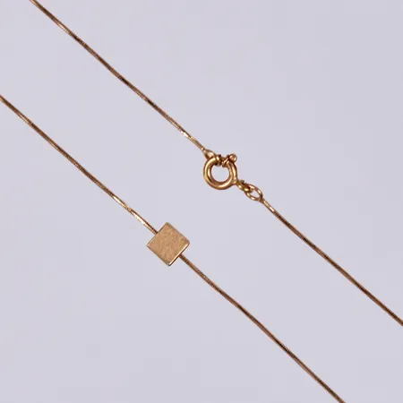 Collier, längd ca 39,5cm, bredd ca 1-5mm, buckligt, 18K Vikt: 2,8 g