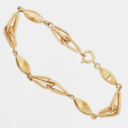 Armband, längd 19½cm, bredd 74mm, 18K guld Vikt: 8,4 g