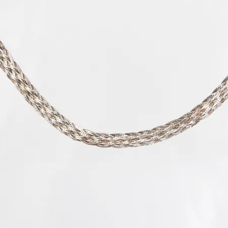 Collier flätad pansar, längd: 51cm, bredd: 13mm, italienska stämplar, 925/1000 silver.  Vikt: 17,7 g