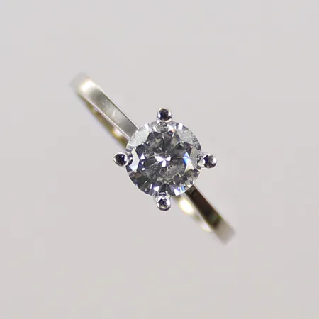 Ring vitguld med vit sten, stl 17, bredd 2,5-6mm, 14K, 2,4g Vikt: 2,4 g