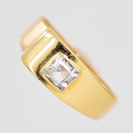 Ring, stl 16½, vit sten naggad, 18K Vikt: 2,4 g