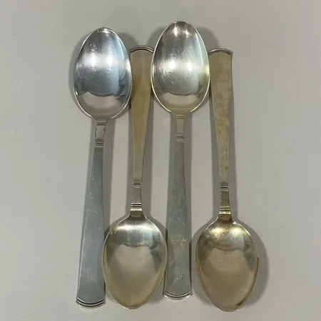 Tre bordsskedar, modell Rosenholm, GAB, Stockholm samt Eskilstuna, 1960-70-tal, längd 18cm, slitage, silver. Vikt: 170,7 g