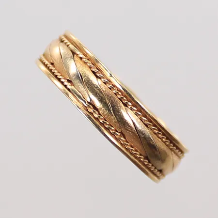 Ring med mönster, stl 20¾, bredd 6mm, 18K, 5,1g Vikt: 5,1 g