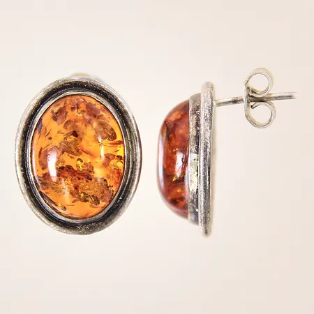 Ett par örhängen med bärnsten, 19,5x15,5mm, silver 925/1000 Vikt: 5 g