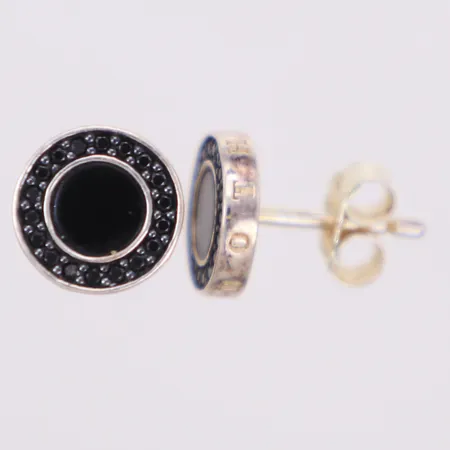 Ett par örknappar med svarta stenar, Ø9mm, Thomas Sabo. 925/1000 silver Vikt: 2,1 g