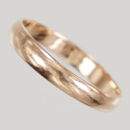 Ring stl 22, bredd 3,8mm, gravyr, 18K Vikt: 3,5 g