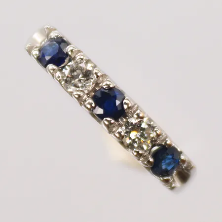 Ring, vitguld med blå stenar samt diamanter, totalt 0,20ct, stl 16, 18K 3,3g 