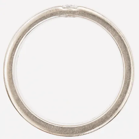 Ring med diamanter 2 x ca. 0,11ct enligt gravyr, stl: 15, bredd: 5mm, Guldbolaget, Bergkvara, gravyr, 18K vitguld. Vikt: 7,2 g