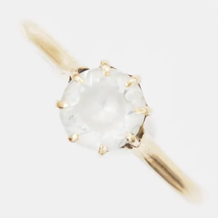 Ring med vit sten, slitage, stl: 16¾, 18K guld Vikt: 1,9 g