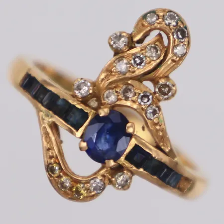 Ring med blå stenar och diamanter ca 0,20ctv, stl 17¾, bredd 19mm, sten saknas, nagg, 18K  Vikt: 4,6 g