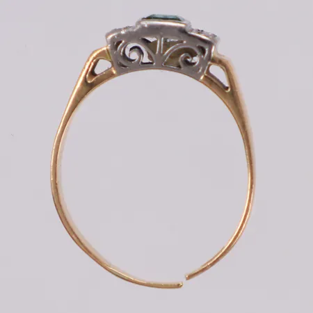 Ring med grön sten och diamanter ca 0,04ctv, stl 17, nagg, uppklippt skena, 18K Vikt: 3,7 g