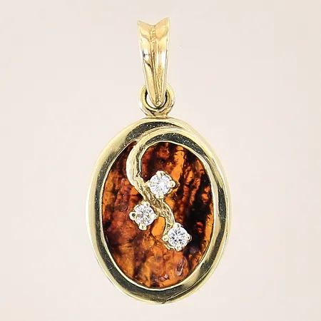 Hänge med diamanter 3 x ca 0,02ct samt brun sten, 24,5x12,5mm, 14K Vikt: 2,3 g