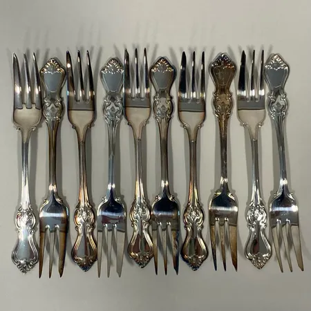 Tio Dessertgafflar, modell Olga, GAB, Eskilstuna 1983-2008, längd: 14,5cm, 830/1000 silver. Vikt: 230,5 g