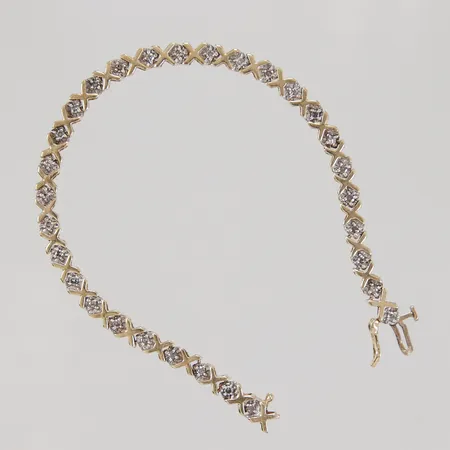 Armband, 18,5cm, bredd 4,3 mm, diamanter 30 x 0,02ct, piqué, flera med nagg, 18K,  Vikt: 11,8 g