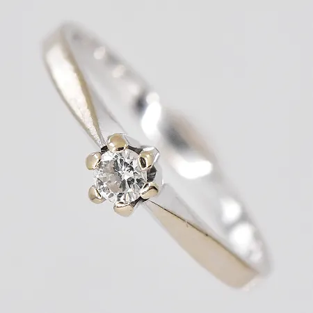 Ring vitguld, diamant 0,06ct enligt gravyr, stl 16¼, 18K Vikt: 1,8 g
