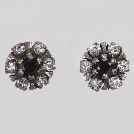 Ett par örhänge, vita och blåa stenar, längd 7mm, 925/1000 silver Vikt: 2 g