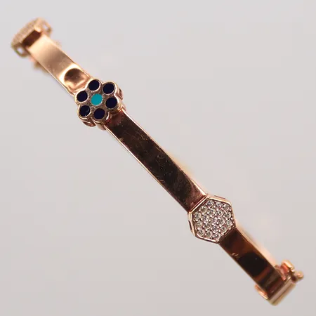 Armring med vita stenar och emaljdetaljer, öppningsbar, Ø 65 x 58mm, tröglåsåtta, 18K, 11,1g Vikt: 11,1 g
