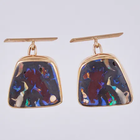 Ett par manschettknappar med opal, ca 21x18mm, ostämplade, 14K, bruttovikt: 17,5gram  Vikt: 17,5 g