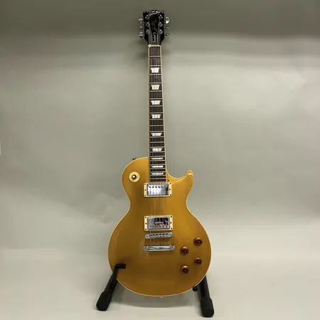Elgitarr Gibson Les Paul Standard, made in USA 2016, snr: 160101606, volymknapp trasig, flertalet nagg och kraftiga stötskador, mjukt fodral med kraftigt slitage Skickas med Bussgods eller PostNord