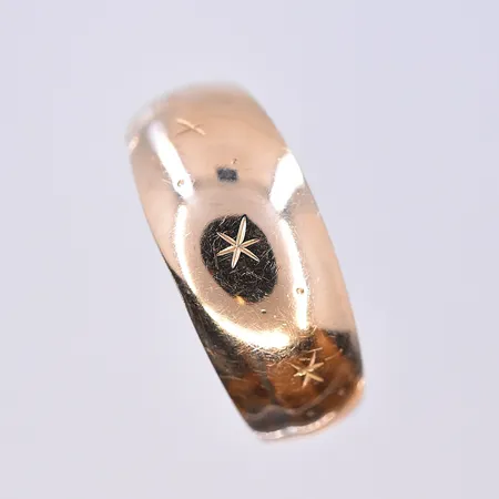 Ring, stl 16¾, bredd 2-8 mm, 18K. Vikt: 1,5 g