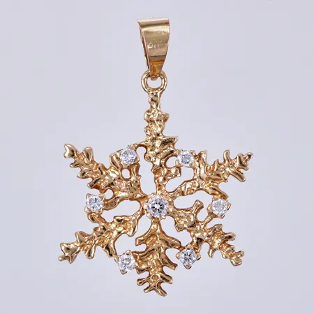 Ett hänge Snöflinga med diamanter 1 x ca 0,05ct, 6 x ca 0,03ct, längd ca 3,1cm, bredd ca 22mm, Guldvaruaktiebolaget G. Dahlgren & Co Ab, gjord år 1975, 18K  Vikt: 3,7 g