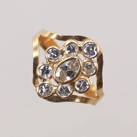 Ring med vita stenar, stl 17¾, bredd 2-15mm, 14K Vikt: 1,7 g