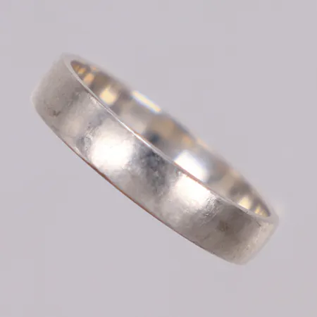 Ring, slät, stl 18½, bredd 4,1mm, GHA, 925/1000 silver  Vikt: 2,6 g