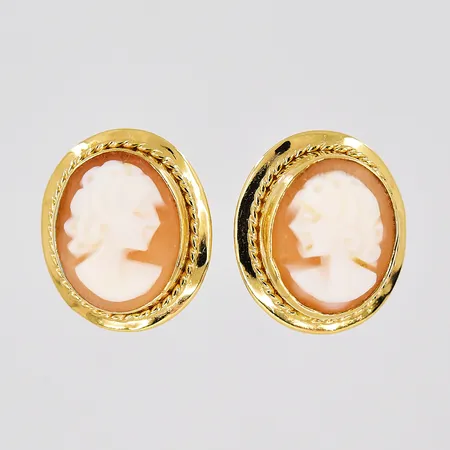 Ett par örhängen camé, ca 11x13mm, 18K Vikt: 2,5 g