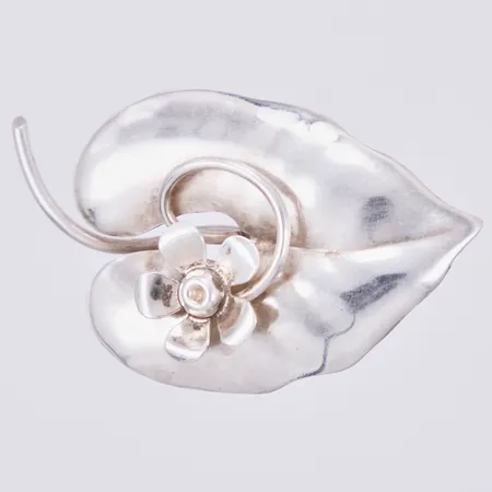 Brosch löv, längd: ca 5cm, bredd: ca 30mm, Pinco Förening U P A, gjord år 1953, 830/1000 silver Vikt: 7,5 g