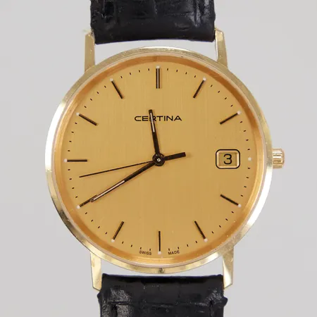 Herrur Certina, 18K, quartz, ref: 158.9289.68, Ø33,5mm, datum, läderband, gravyr, batteribyte krävs, defekt urverk, inga övriga tillbehör, Bruttovikt: 30,6g.
