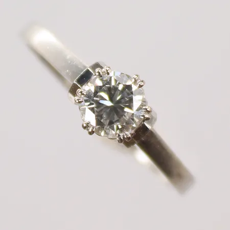 Ring, vitguld med diamant, 0,50ct enligt gravyr, TCr/Si, stl 17¼, repig skena, 18K 3,2g 