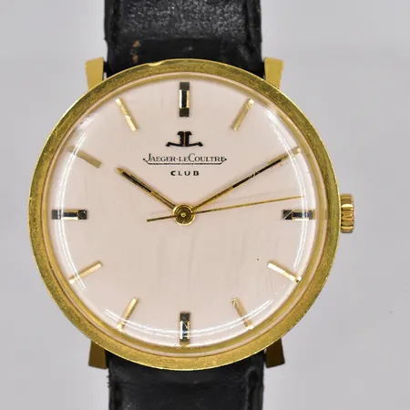 Herrur Jaeger LeCoultre Club, Ø 34mm, 18K, manuell, nr.1150643, personligt graverad boett, repigt plastglas, slitet läderband, international guarantee, inköpt 1970, box