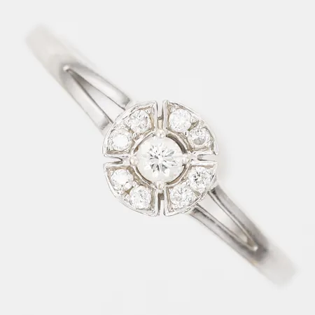 Ring med briljantslipade diamanter, totalt ca 0,10ctv, tillverkad av DonnaOro, Italien, stl: 17, 18K vitguld Vikt: 2,2 g