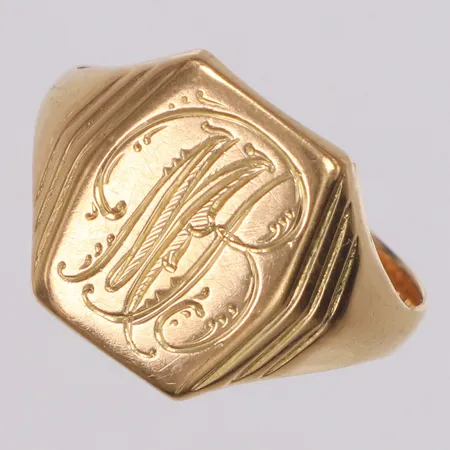Klackring, stl 19, monogram MB, bredd 3-14,5mm, skev, 18K Vikt: 3,3 g