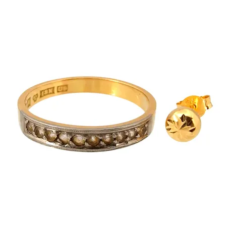 Ring och enkelt Örhänge, 18K guld, gravyr Vikt: 3,7 g