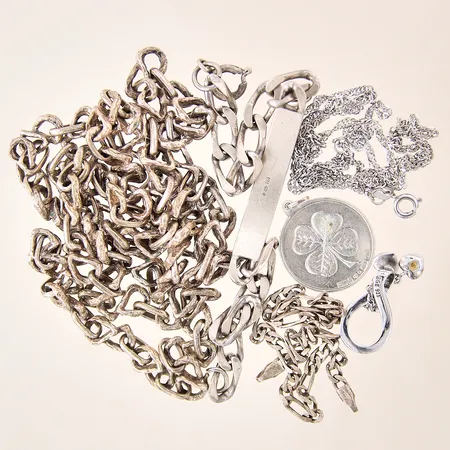 Diverse silverföremål, saknar lås, sten, gravyr, silver 830-925/1000 Vikt: 76 g