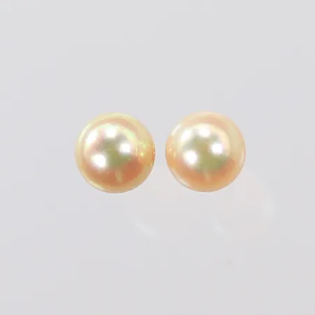 Ett par örhängen med två pärlor Ø7mm, udda lås, 18K 1,8g totalt. 