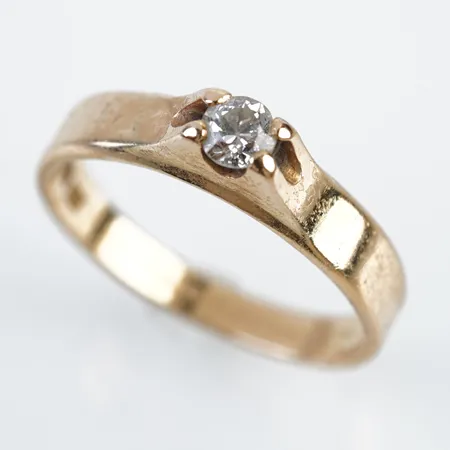 Ring m diamant ca 0,10ct, stl 19½(61), bredd 5mm, 18k Vikt: 4,5 g