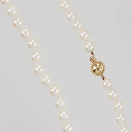 Pärlcollier 41cm, odlade saltvattenspärlor ca Ø 6-6,4mm, lås 18K  Vikt: 0 g
